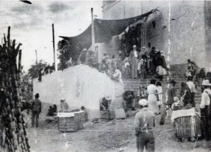 Fotografía histórica de una celebración en el barrio